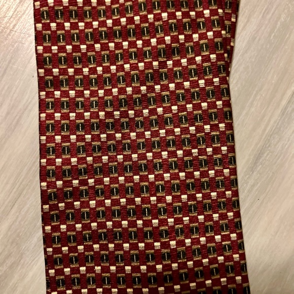 LOUIS FERAUD 100% SILK Geometric Imported TIE Necktie Red Tan Black Neck-ware - Picture 4 of 7